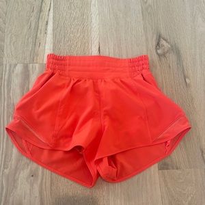 NWOT lululemon high rise 2.5 hotty hots